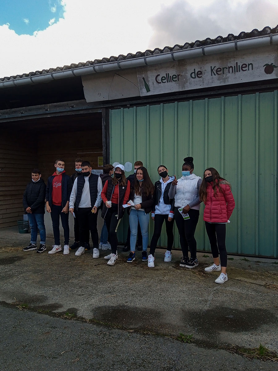 Visite de la cidrerie de 2 groupes délèves du Lycée du RESTMEUR octobre 2 2