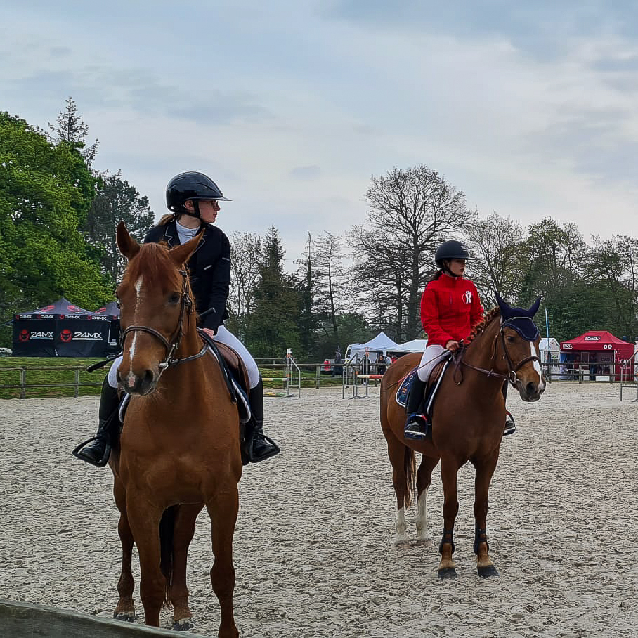 Championnat de Bretagne week end du 24 avril à Lamballe pour les élèves du lycée les cavaliers du centre équestre 2