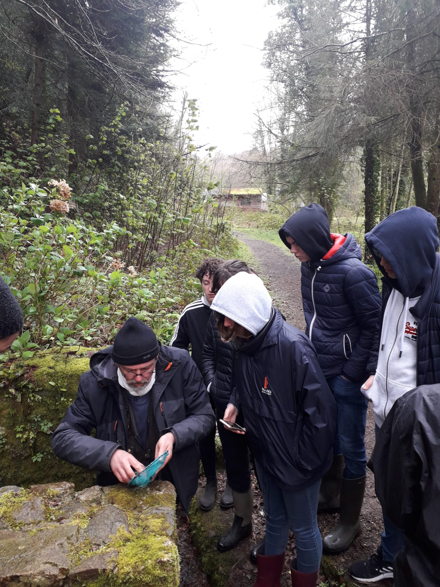 Sortie EATDD au Palacret à St Laurent en compagnie de Jakez Lintanff de lassociation War droit an natur 2