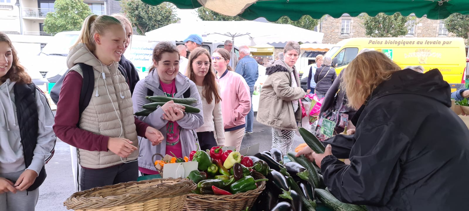 Marché des producteurs locaux cuisine puis picnic fin de semaine esdd 3