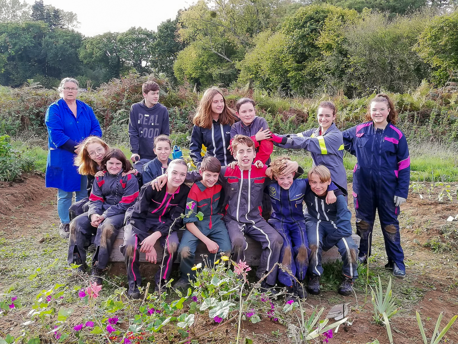 4e Dernière séance pour ce trimestre fin du désherbage sur les parcelles et plantation 6